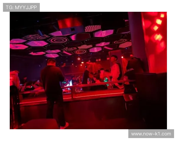 唐佳豪训练完直接去夜店蹦到凌晨？