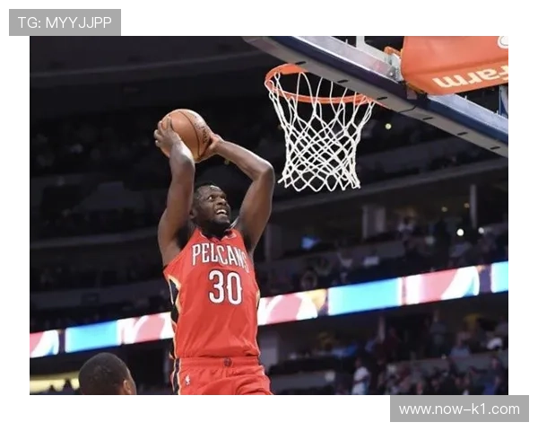 朱利叶斯·兰德尔挡拆中成功制造错位，提升季后赛关键得分效率