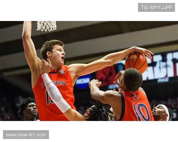 沃克·凯斯勒内线篮下终结效率提升明显拉开队友空间