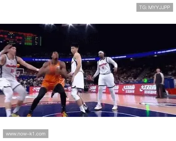 德怀特·霍华德掩护篮下强硬防守显著提升球队篮板率