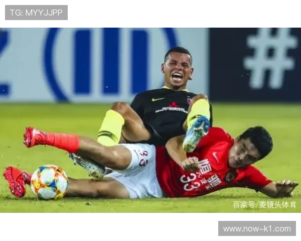 故意触球与折射判罚标准有何不同？深度解读足球规则细节