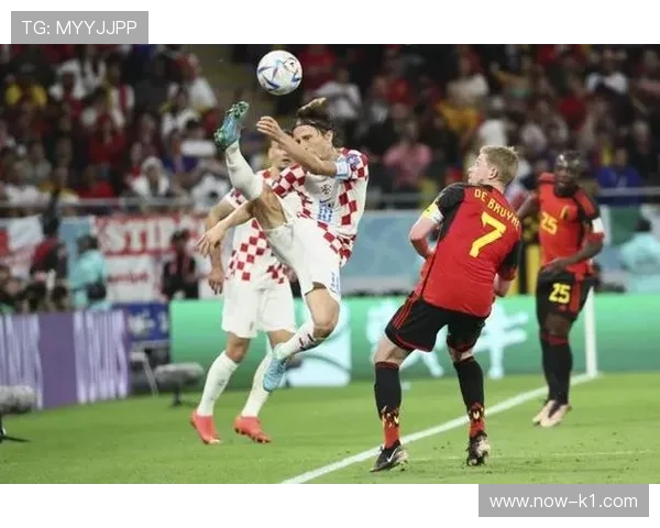 德布劳内 vs 哈维：时代中场风格对比分析